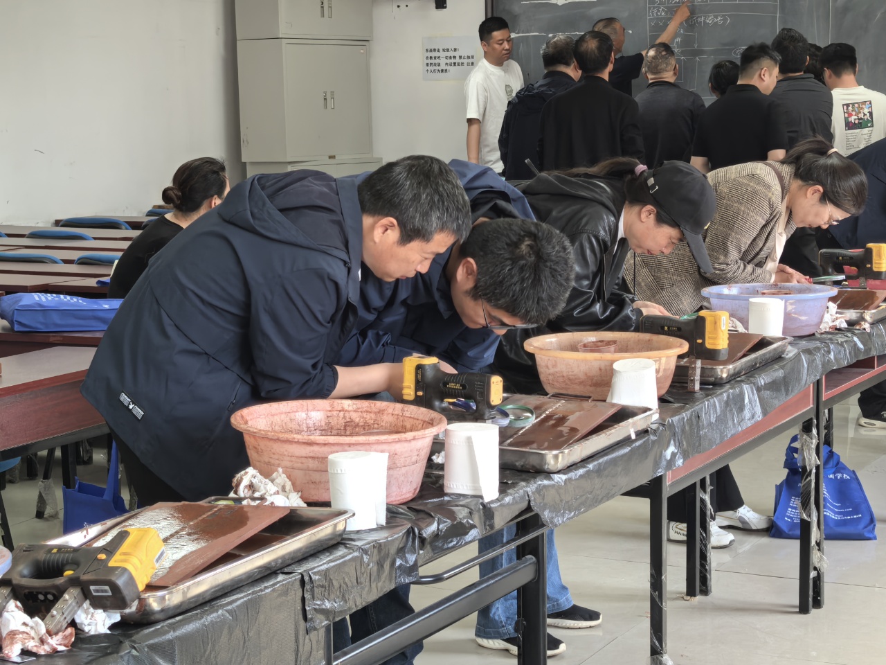 河南特安職業(yè)培訓(xùn)學(xué)校磁粉MTII級(jí)人員換證班濟(jì)寧魯科提供磁粉探傷設(shè)備